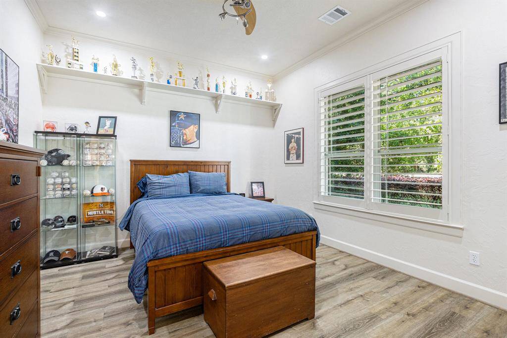Secondary bedroom with great views of the front yard!
