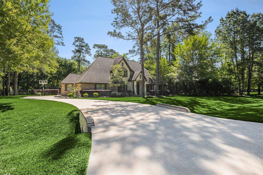 Long drive-way leading to this fantastic home!