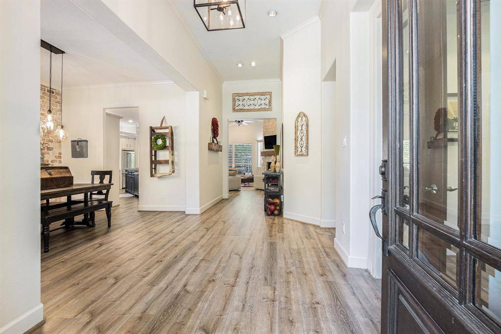 Welcoming entry to this elegant home!