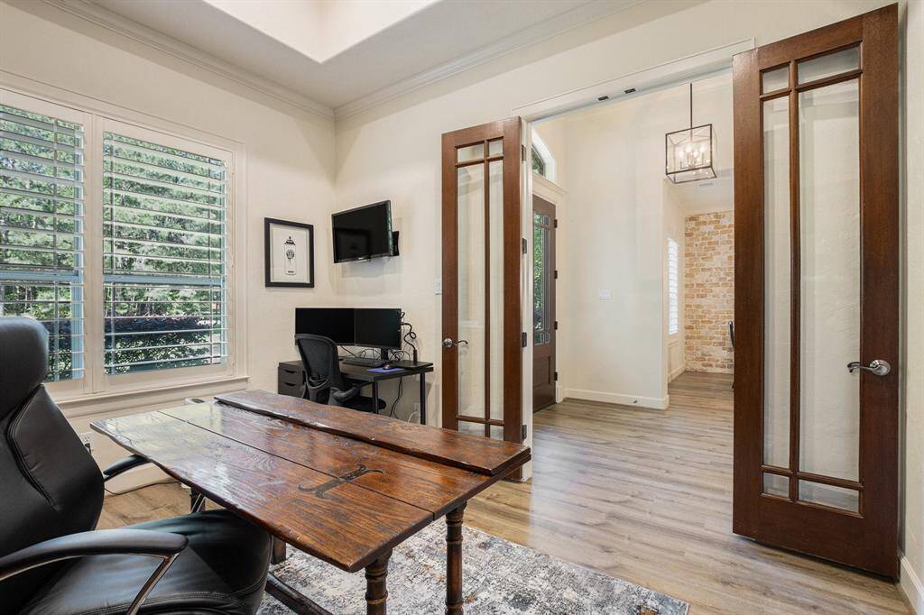 Another view of this wonderful home office.
