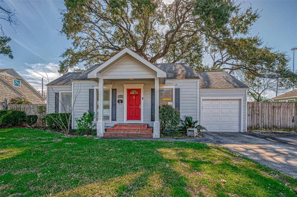 This 1940s one-story home features 2 bedrooms, 1 bathroom, and a 1-car garage on an 11,377 sqft lot. A mature shade tree provides natural canopy over the home and yard. The property is located in Garden Oaks, a neighborhood experiencing significant redevelopment, with new construction on the street and throughout the area. No smokers. Pets will be considered on a case-by-case basis.