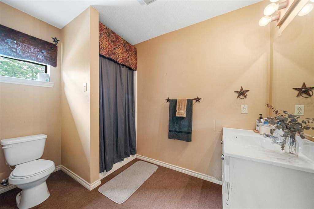 Garage Apartment - Full Bath