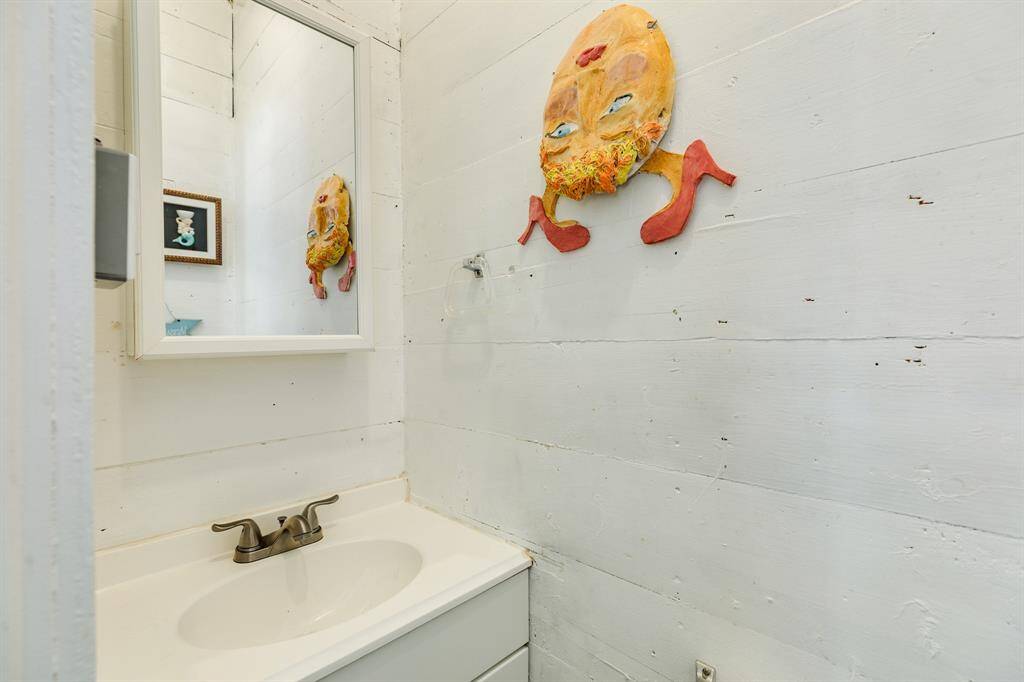 There is an ensuite half bath to the primary bedroom.