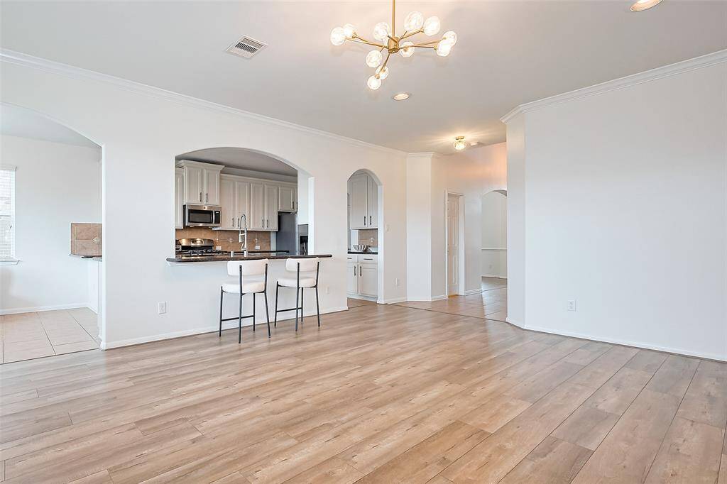 Ditch the takeout! You're going to love preparing and enjoying healthy delicious meals for all of your favorite people in this kitchen with breakfast bar.