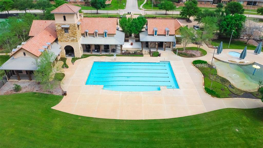 This community has amenities the little ones with love, including multiple parks, and a splash pad for warm summer days.