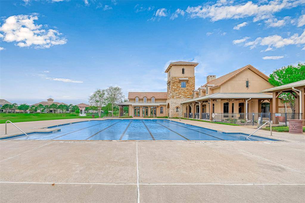 Another look of the pool.