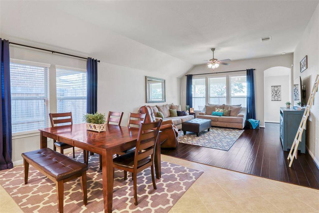 With plenty of space for a large table and bench seating, this open dining area offers the ideal spot for everything from weeknight dinners to holiday gatherings with family and friends.