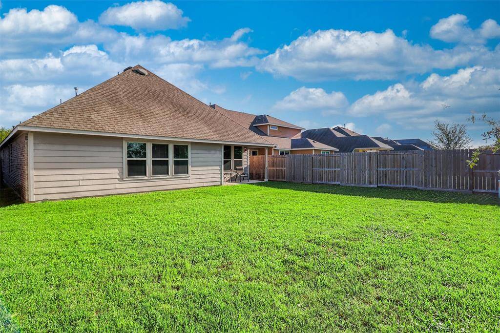 A view from the corner shows off just how expansive the backyard is—there’s room for weekend barbecues, birthday parties, and endless outdoor fun.