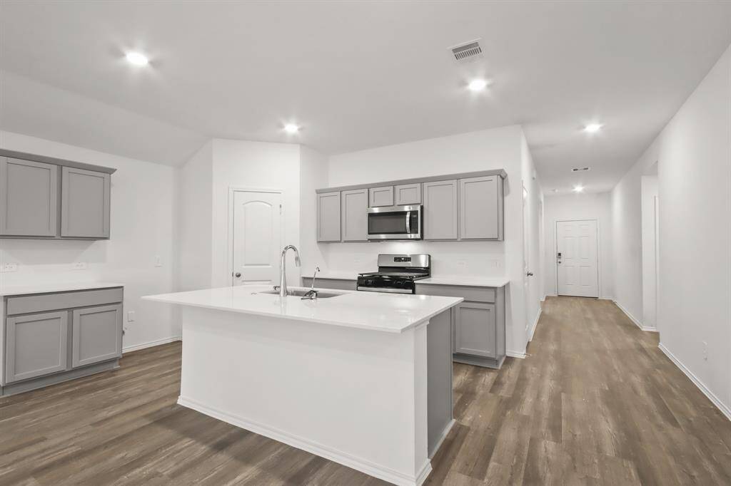 Fantastic Light and Bright Kitchen!