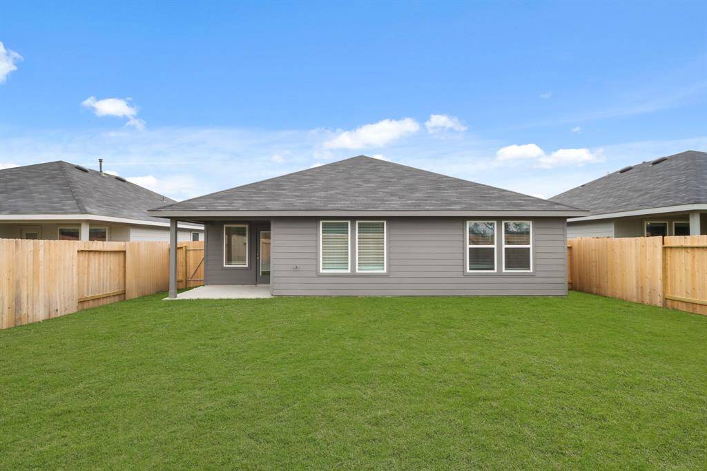 Great Back Yard with Covered Patio!