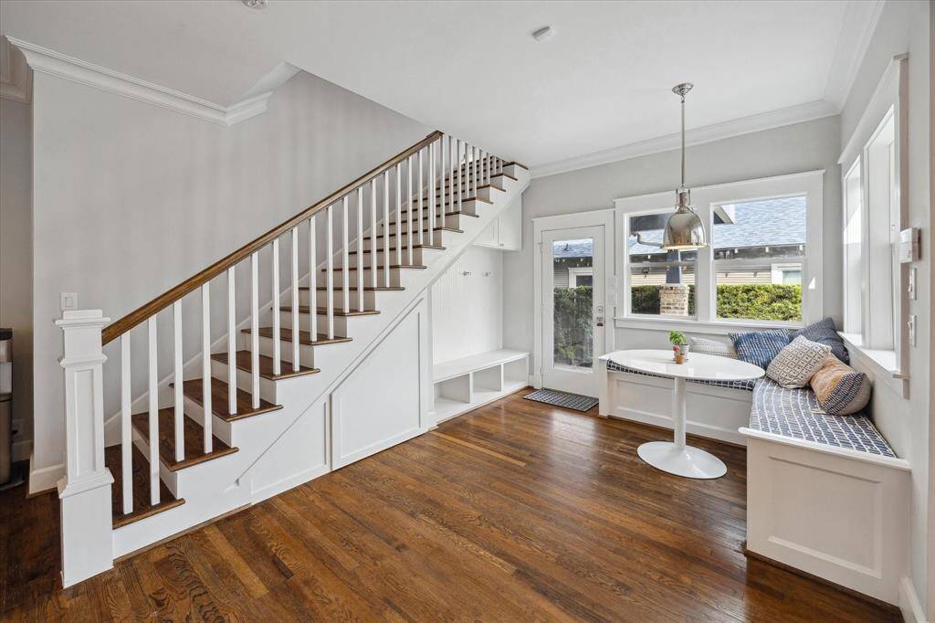 The side entryway offers functional style with a built-in bench, storage cubbies, and wall hooks — the perfect drop zone for bags, coats, and everyday essentials.