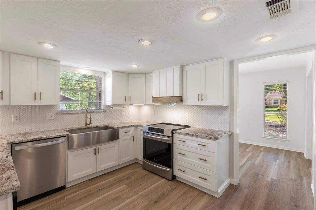 The luxurious kitchen is comprised of many dazzling updates that makes it magazine-worthy!