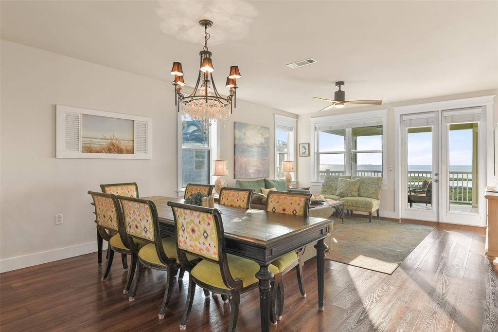 Upon entering this well-loved condo, you are greeted with an open entertaining areas showcasing an immediate glimpse of the panoramic Bay vistas. Notice the easy-maintenance vinyl plank flooring is found through these areas.