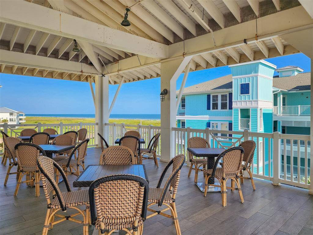 Dine al-fresco at the Bar & Grille