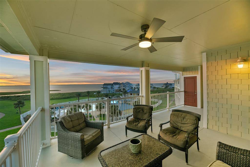 Being a top level corner unit, you will have the most sought-after outdoor entertaining out of all of the condo floorplans offered in Pointe West. With panoramic views of the Bay, sunsets, & lazy river.