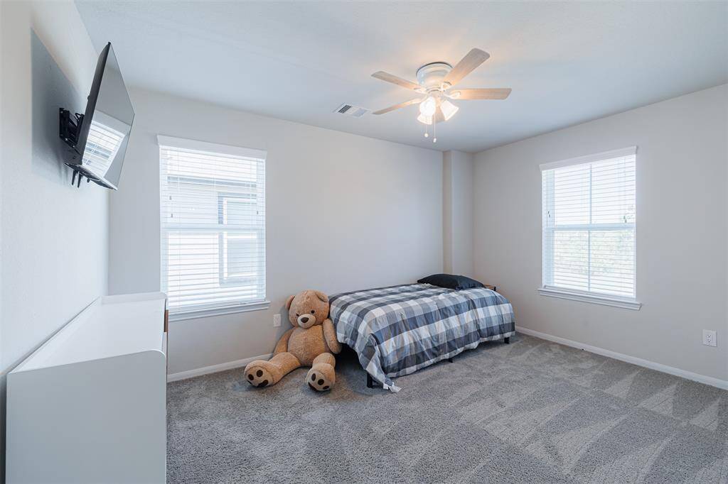 Secondary bedroom