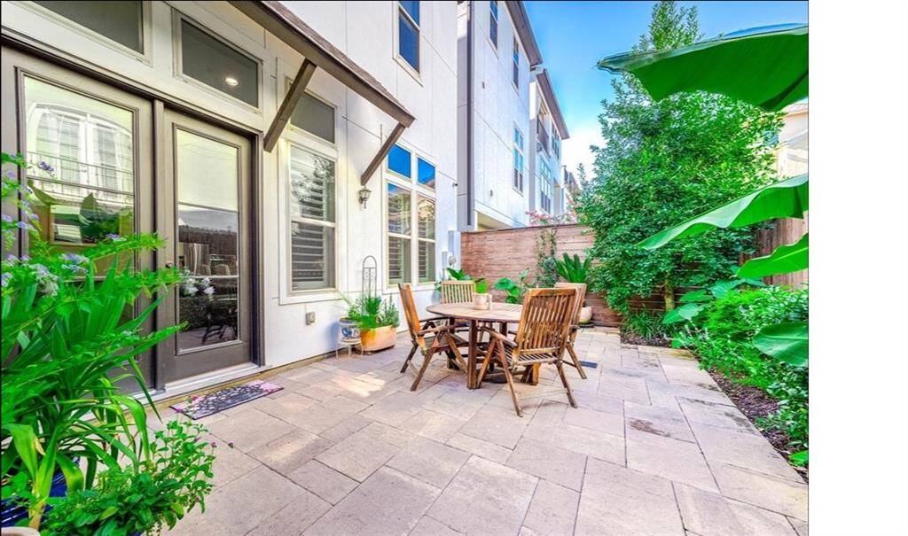 Step into a spacious backyard, a canvas awaiting your vibrant gardens and blooming flowers—perfectly poised for your tropical plants to thrive and transform the space into a lush paradise.