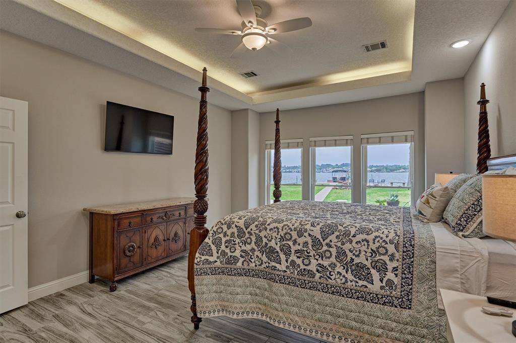 Imagine waking to these views every morning!