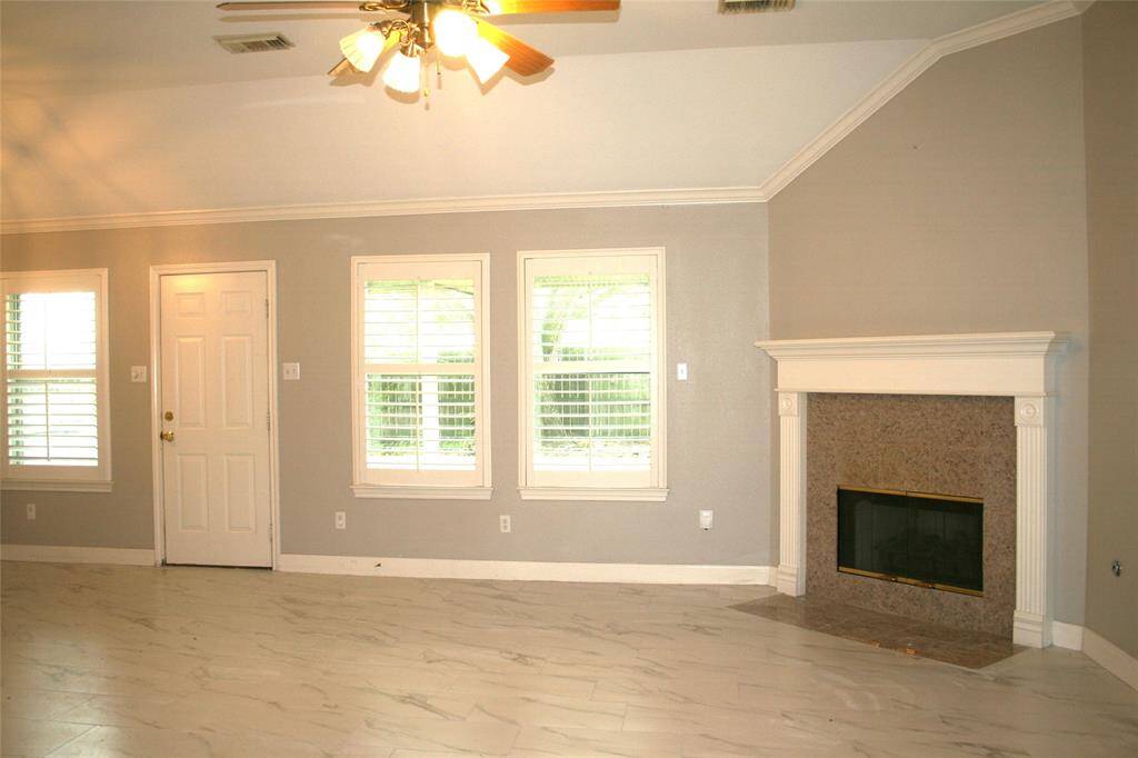 Family room 2