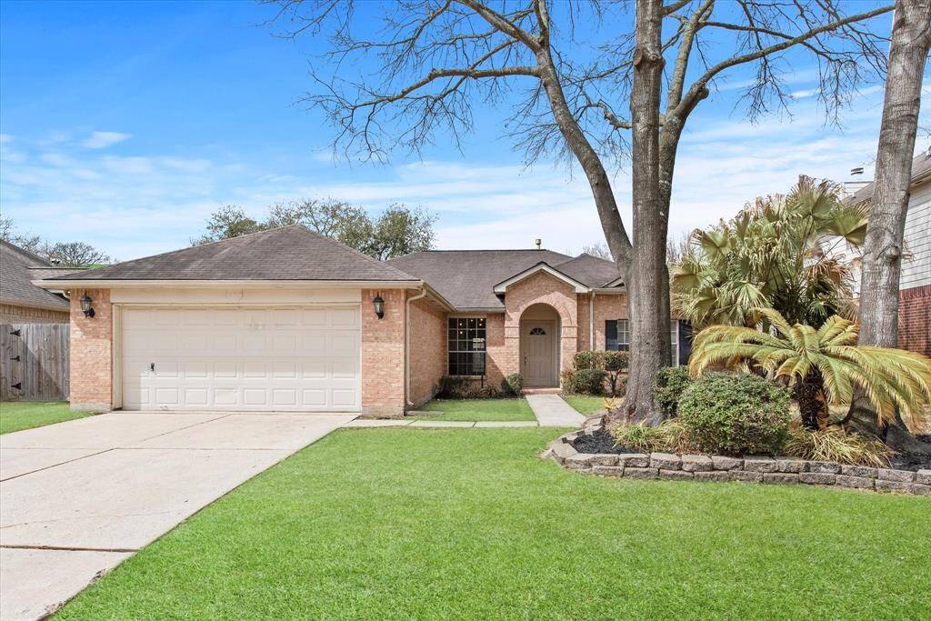 Welcome to 31115 Perlican Drive in Imperial Oaks. Move-in ready!