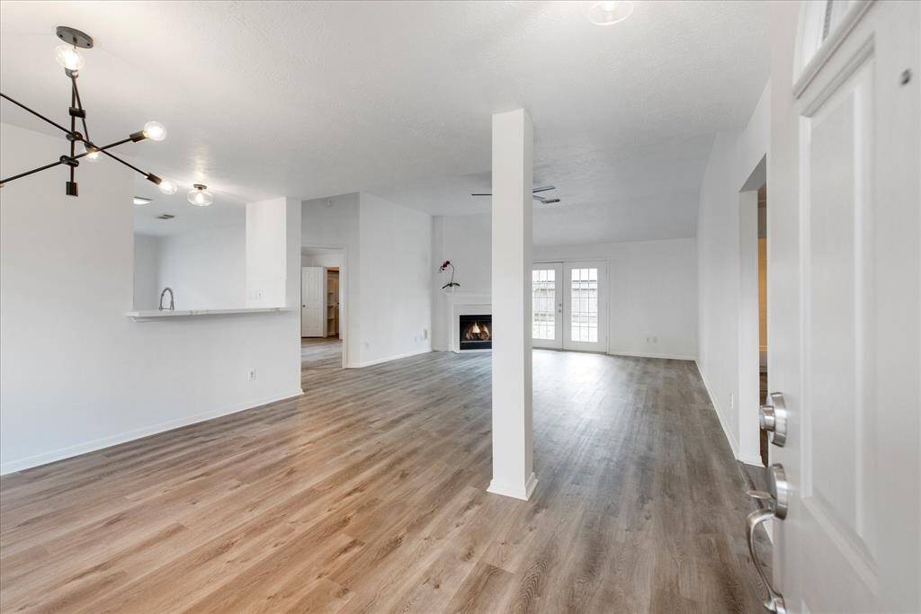 No carpet...vinyl plank flooring throughout!