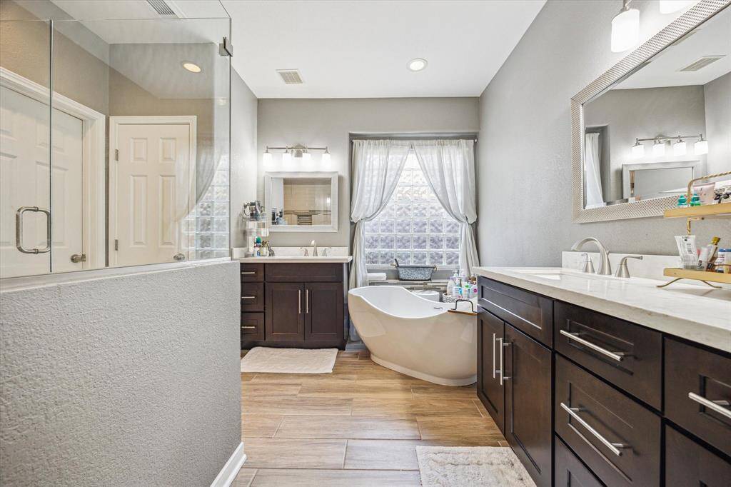 MAIN BATH WITH FREESTANDING TUB