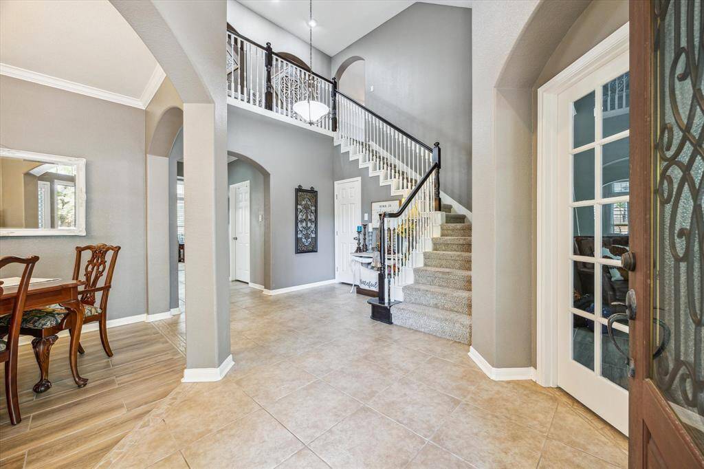 IMPRESSIVE 2 STORY ENTRY