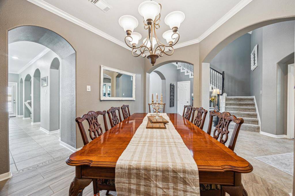 FORMAL DINING WITH CROWN MOULDING