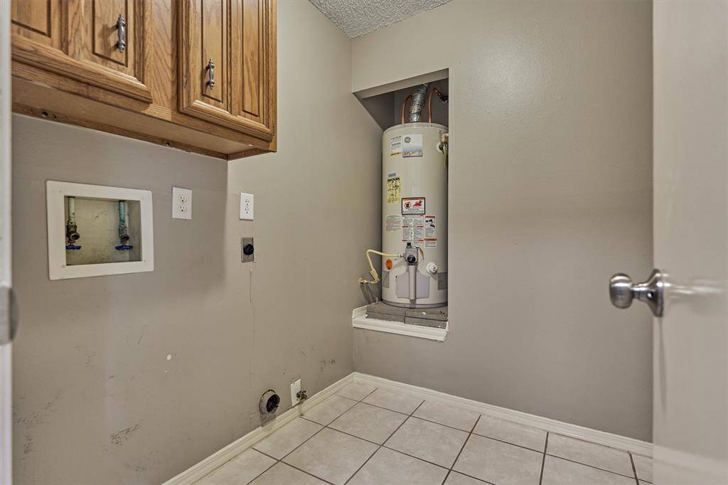 Laundry room with built in cabinetry