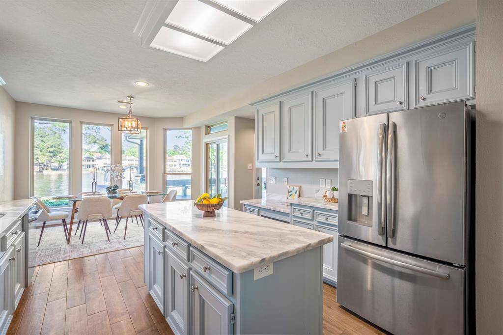 Natural light streams into the kitchen and breakfast room, there is also overhead and subtle lighting.