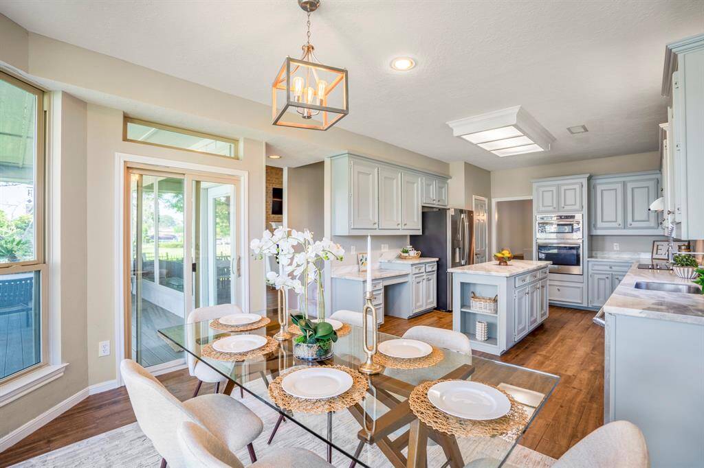 Imagine life living in this gorgeous home, coastal inspired to be relaxing and enjoyable, with special features around every corner.