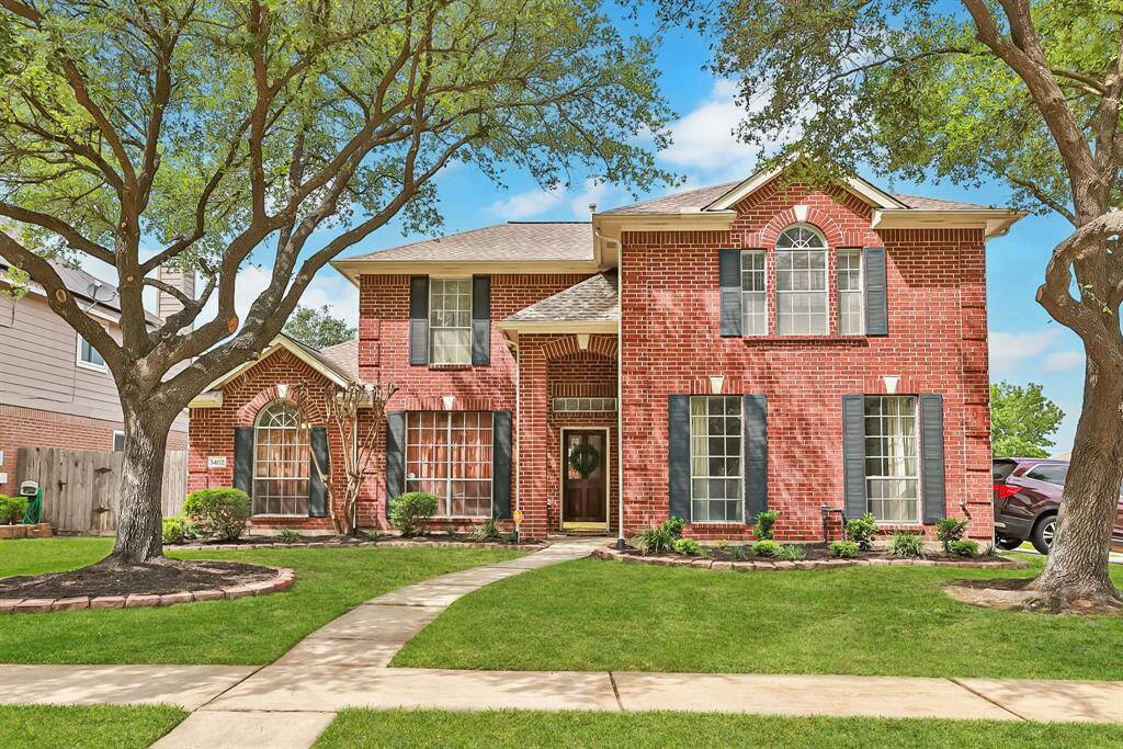 3402 La Mer Lane - Pretty curb appeal welcomes you to this wonderful home!