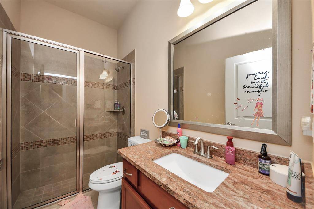 SECONDARY FULL BATH