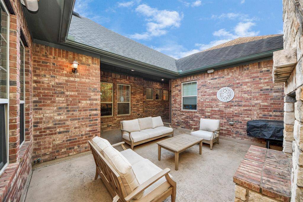 FRONT COURTYARD