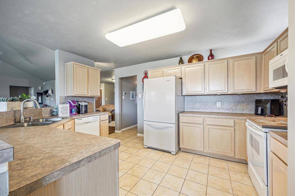 Plenty of counter and cabinet space.