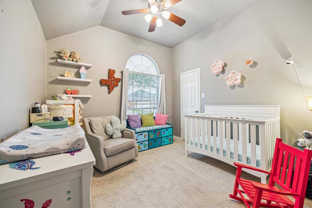 Second bedroom.