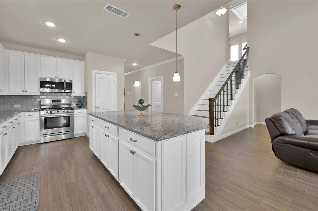 You'll never find yourself lacking for storage with the generous cabinet space.