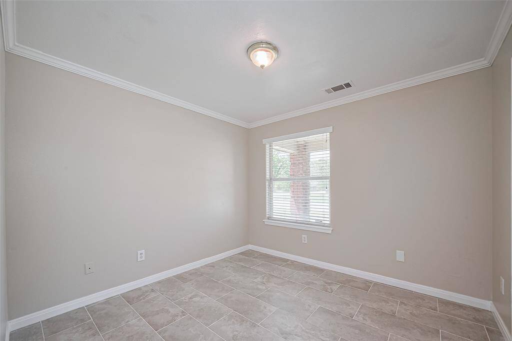 Secondary bedroom