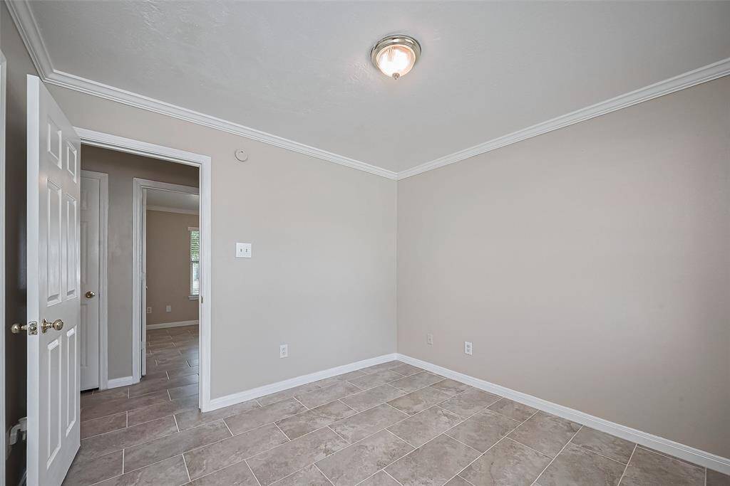 Secondary bedroom