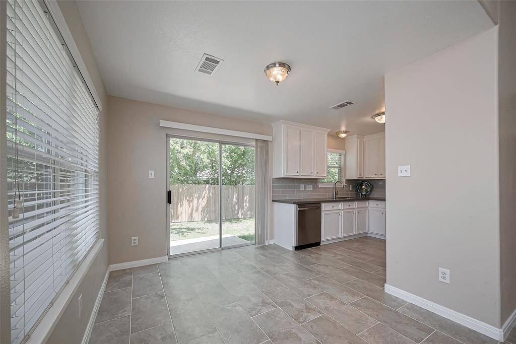 Transition from livinroom to kitchen