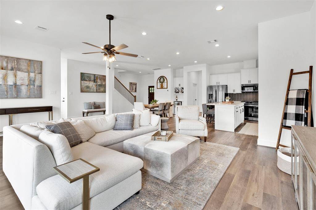 Beautiful quartz countertops and a large island space perfect for entertaining!