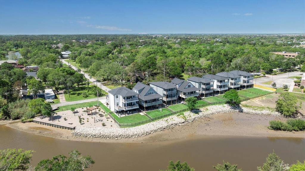 Soak up the bayou views !