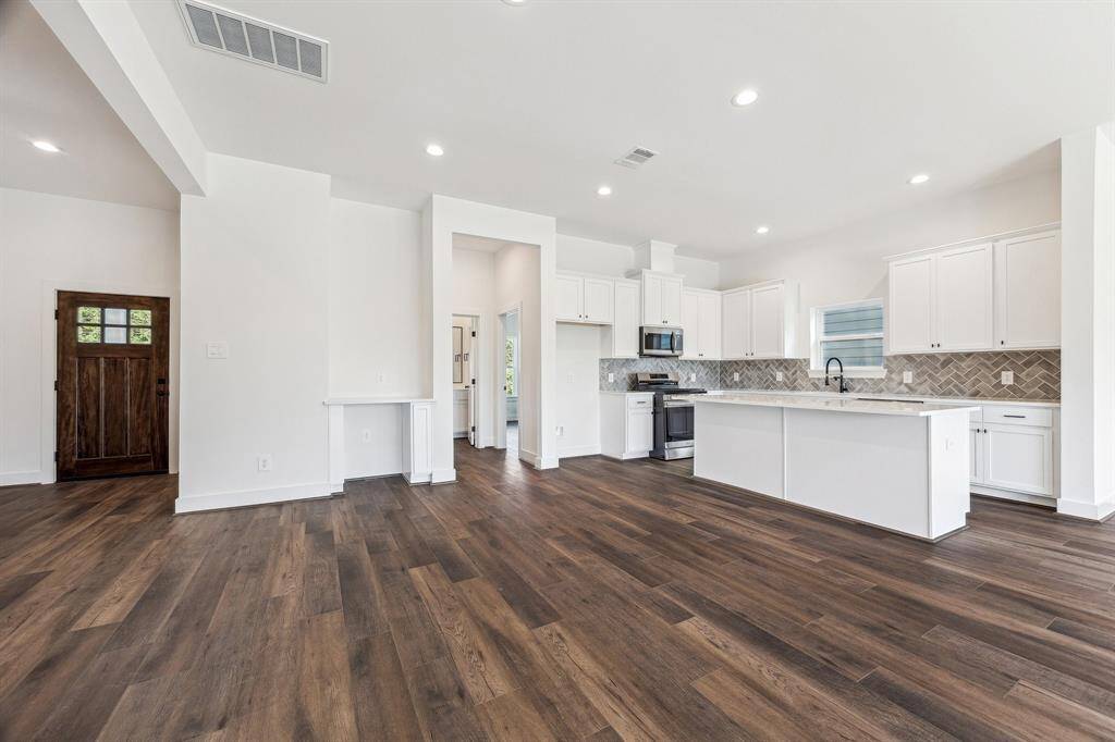 Quartz countertops and a large island space perfect for entertaining!