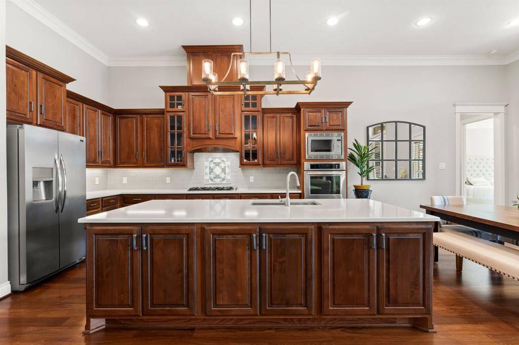 Nice great room concept with breakfast area