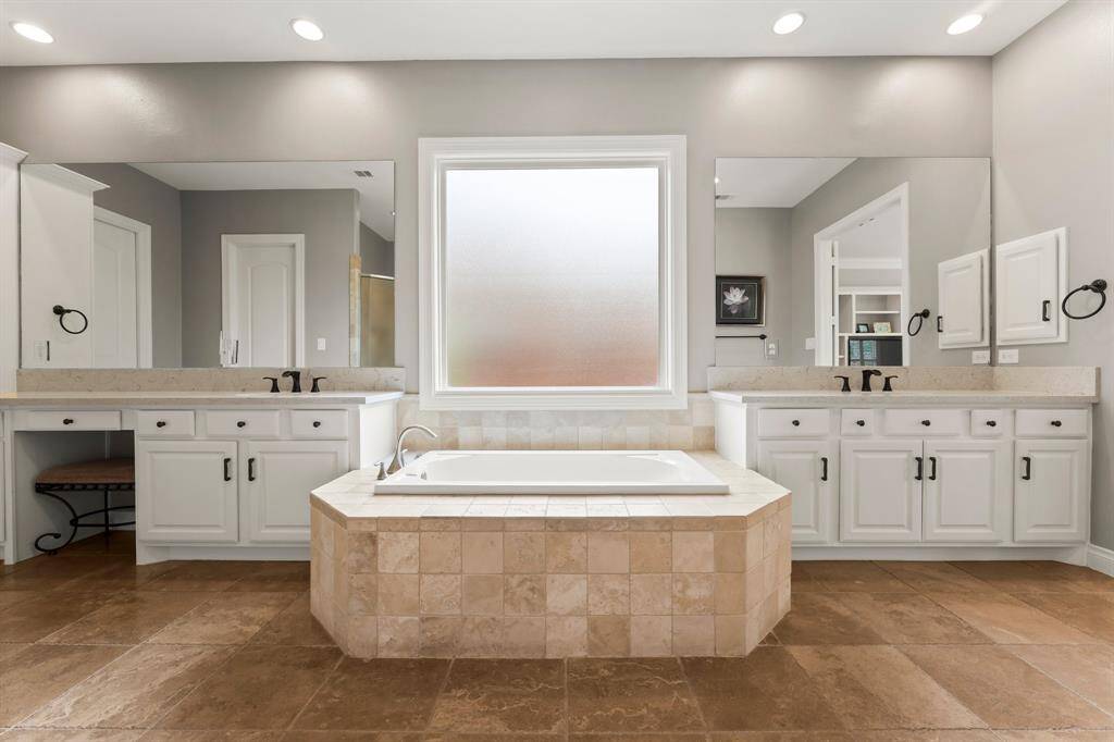 The primary also features a custom built-in