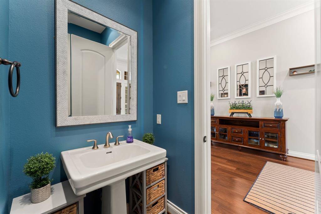 Secondary bedroom with en suite bath