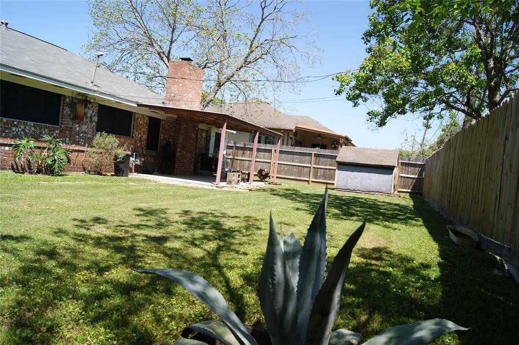 BIG BACK YARD WITH STORAGE SHED