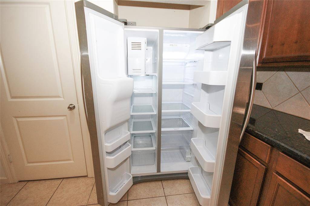 INCLUDED SIDE-BY-SIDE REFRIGERATOR