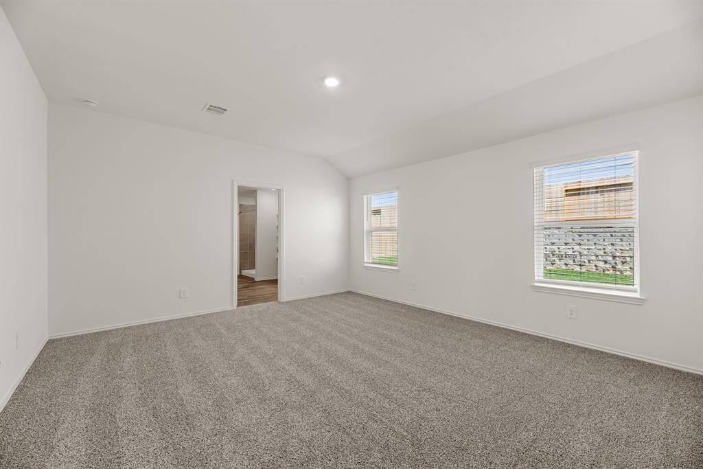 Spacious Primary Suite!