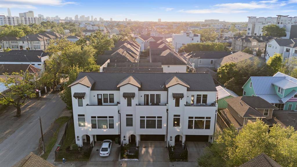 This home is minutes from I-10.